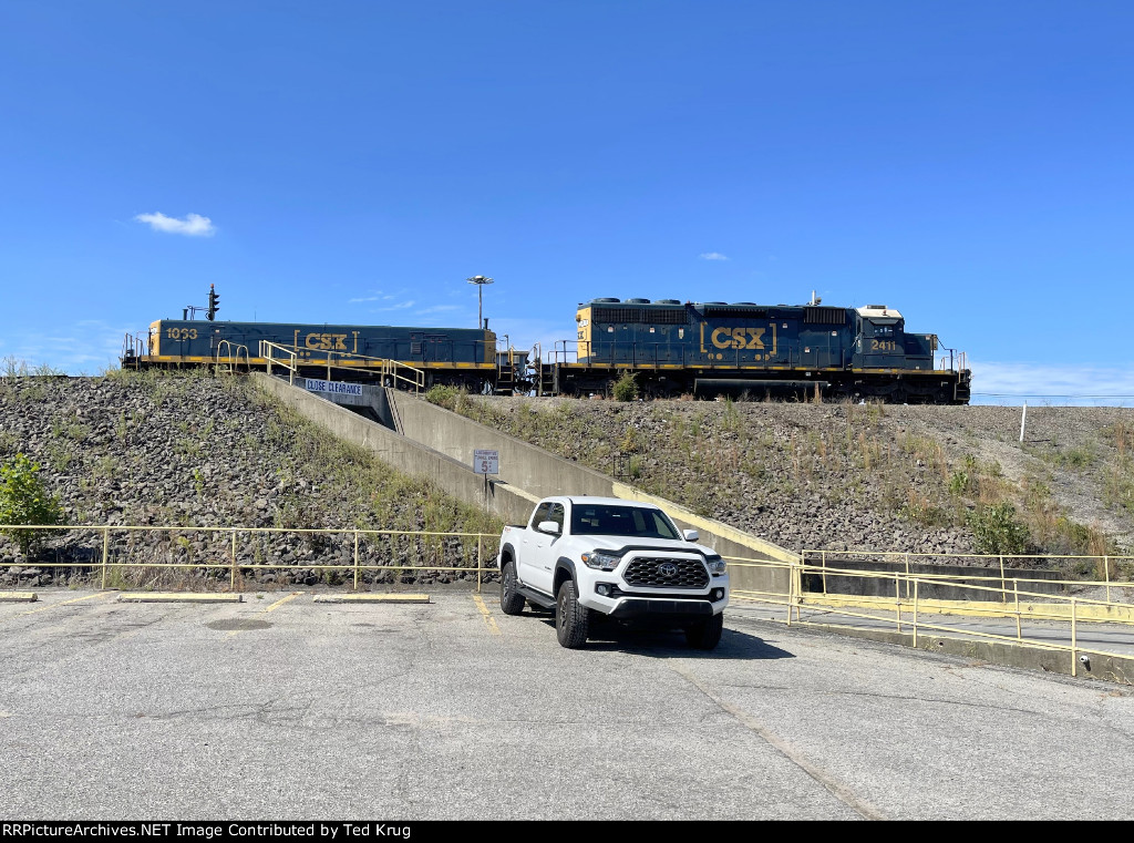 CSX 2411 & 1053